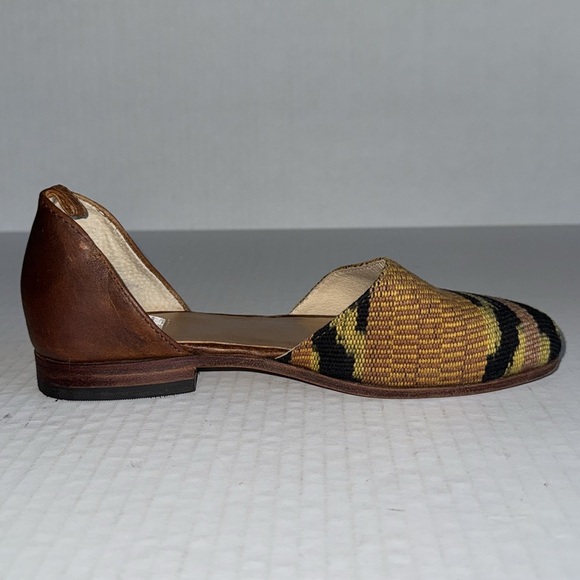 Uxibal Handmade Woven Tribal Print Leather Open Side Flats - Picture 3 of 8